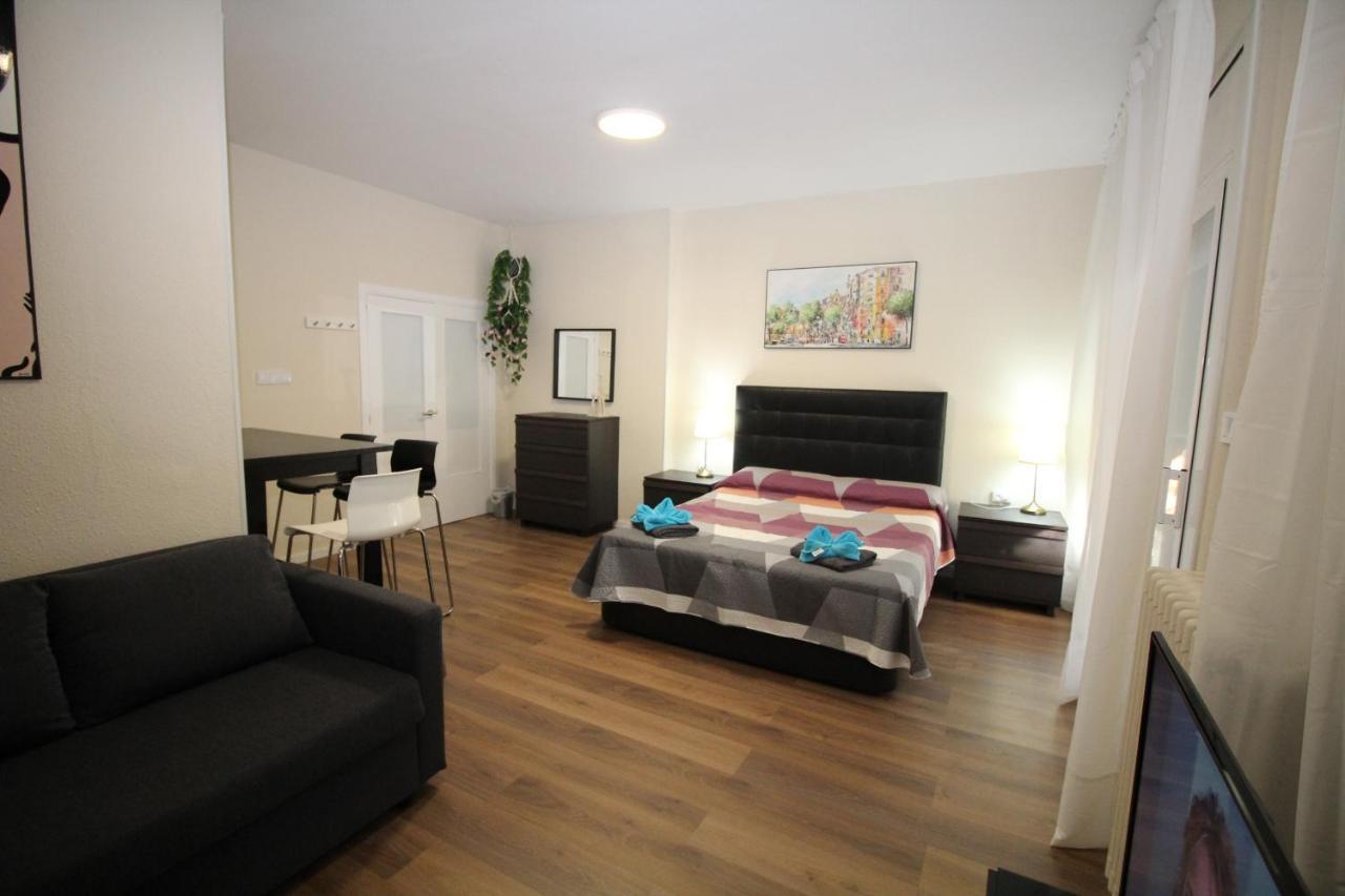 Urgel Habitaciones Barcelona Exteriör bild