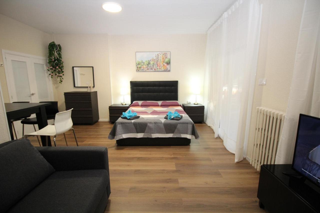 Urgel Habitaciones Barcelona Exteriör bild